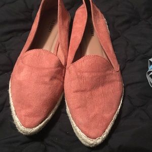 Old navy pointed toe shoe.